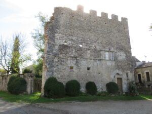 Ruine de l'ancien château d'Aujols